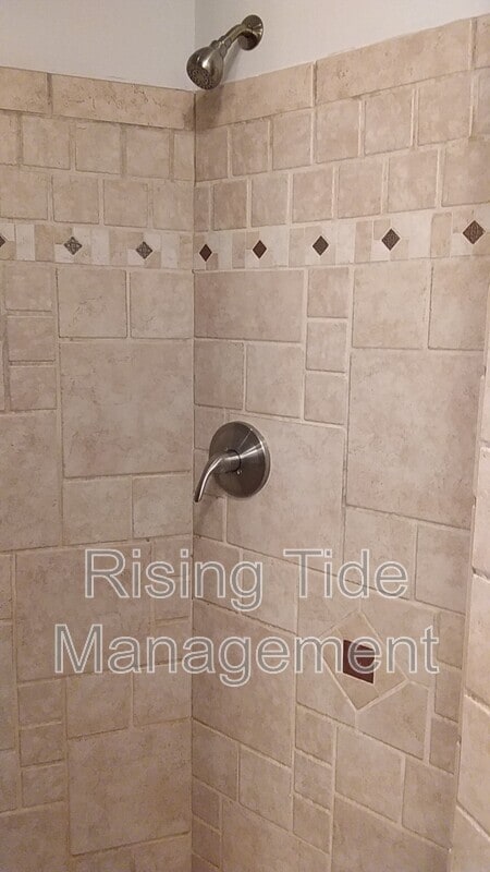 Building Photo - 5129 Highland Ave