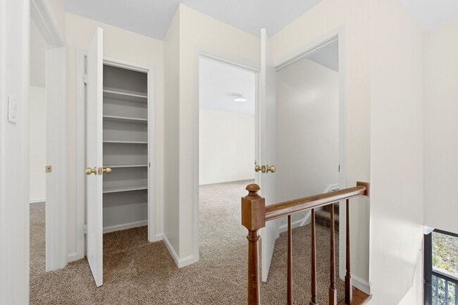 Building Photo - Fully Repainted 2be/1.5ba Duplex With Easy Access To The Highway