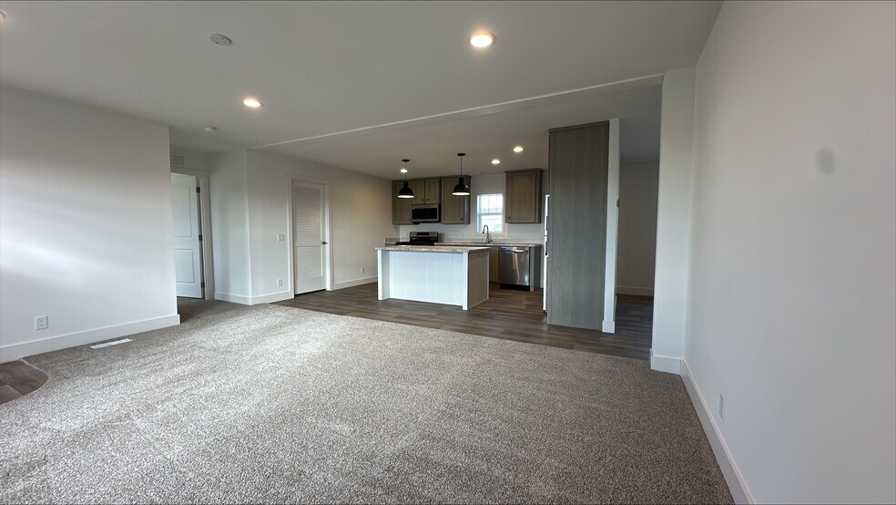 Building Photo - 6 Lapin St