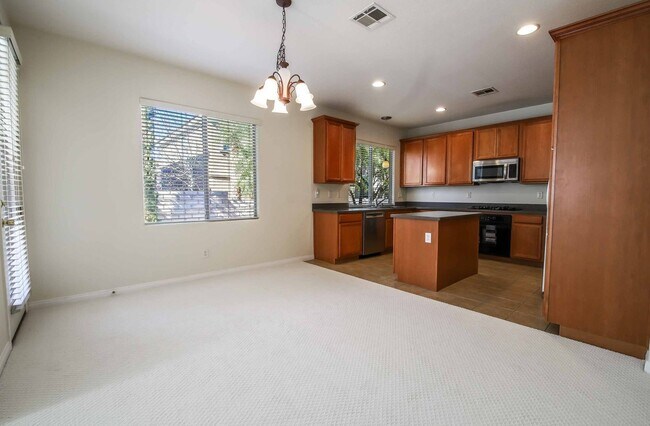 Building Photo - 3 BEDROOM SPACIOUS HOME IN SUMMERLIN!