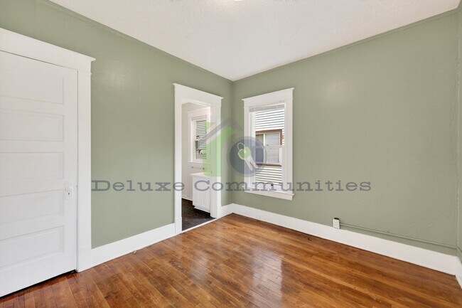 Building Photo - REMODELED 2 BEDROOM!! Move in Ready- Close to Cherry Hill
