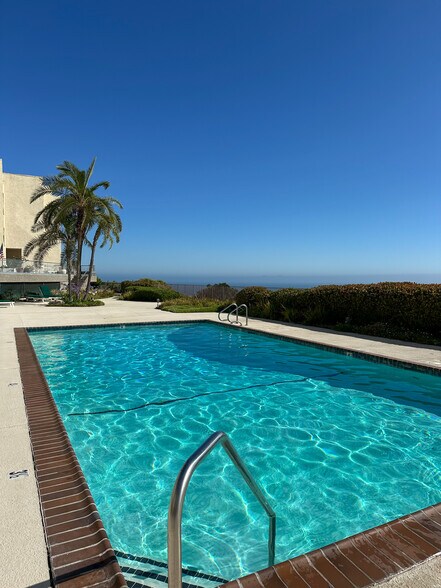 Building Photo - 3200 La Rotonda Dr