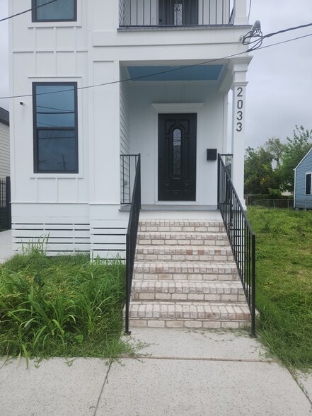 Building Photo - 2033 Conti St