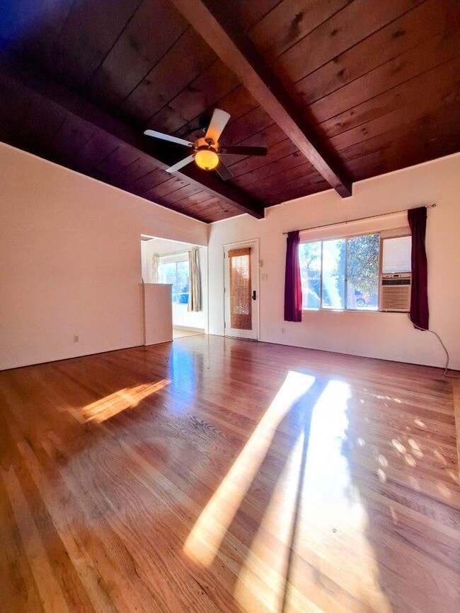 Building Photo - Cat Friendly 2bd Duplex w/Private Patio & Attached Garage