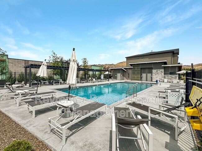 Building Photo - 3850 E Haystack St