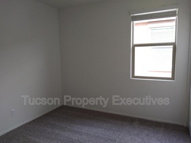 Building Photo - 10683 W Dickerson Dr