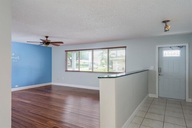 Building Photo - 818 N 12th Ave