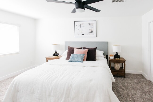 Building Photo - Stunning Remodel near Old Town!