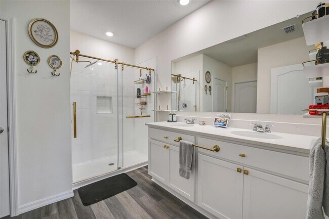 Building Photo - 5457 Hayloft Dr