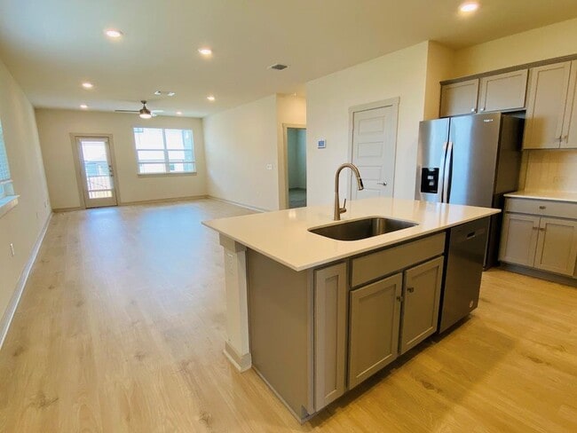 Building Photo - 10917 Tildon Ave