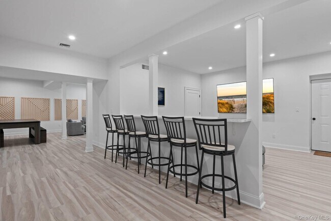 Building Photo - 490 Montauk Hwy