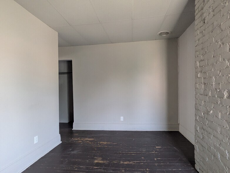 Building Photo - 878 Prospect Ave