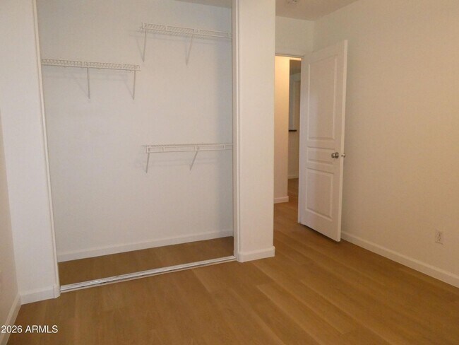 Building Photo - 11547 W Schleifer Dr