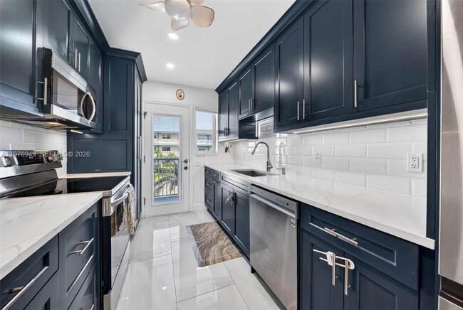 Building Photo - 3922 NE 166th St