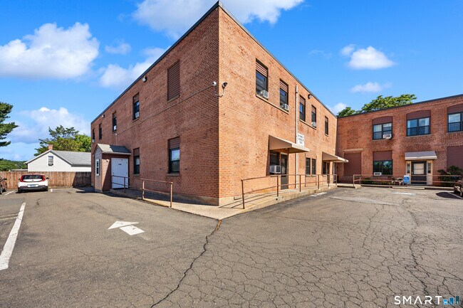 Building Photo - 180 N Cherry St