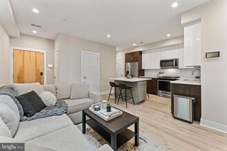 Building Photo - 818 Kennedy St NW