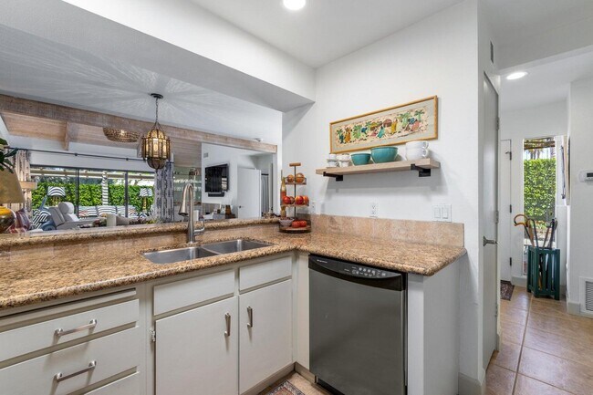 Building Photo - 303 Forest Hills Dr