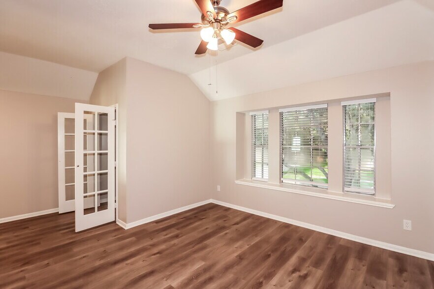 Building Photo - 22815 W Waterlake