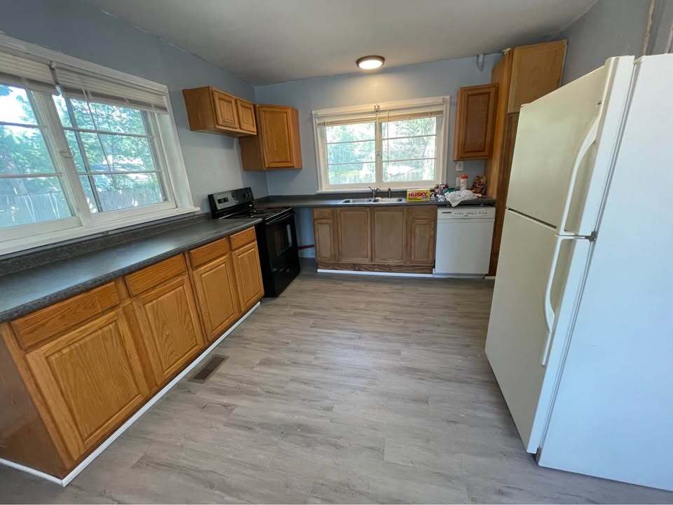 Building Photo - 518 W Cave Springs Ave