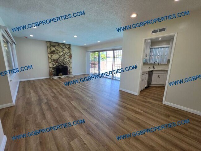 Building Photo - Gorgeous Turnkey 4 BD / 2.5 BA Home in Hawthorne