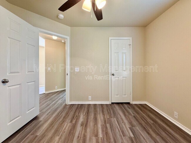 Building Photo - 9011 Timber Hunt