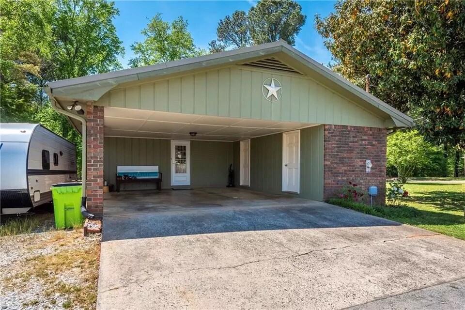 Building Photo - Room in House on Morgan Rd