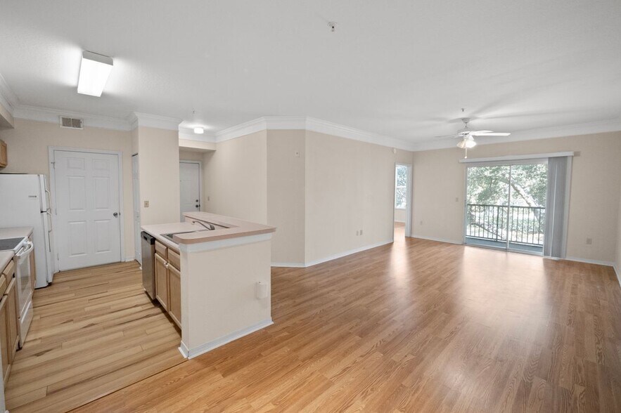 Building Photo - 11510 Villa Grand