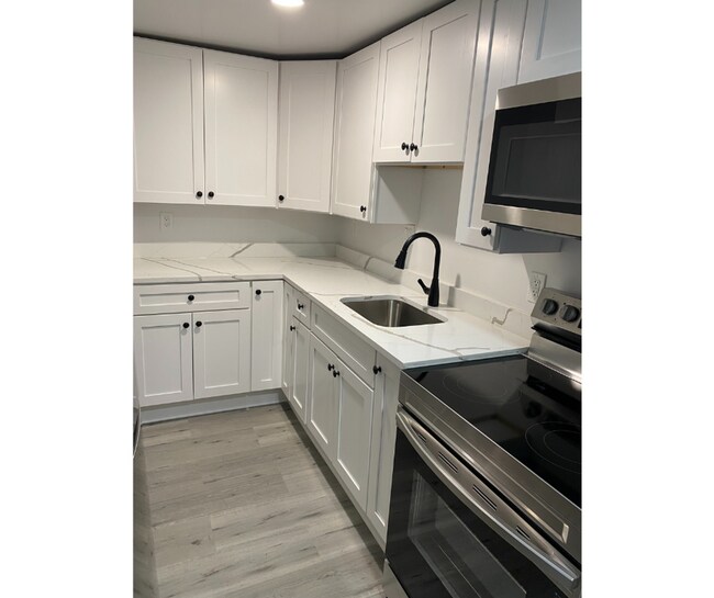 Building Photo - 710 N Fulton Ave