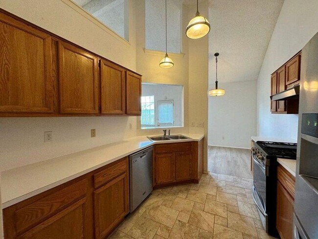 Building Photo - Charming 2/2 condo in Westcreek Landing!