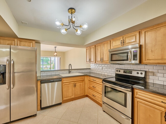 Building Photo - 6040 Glendale Dr