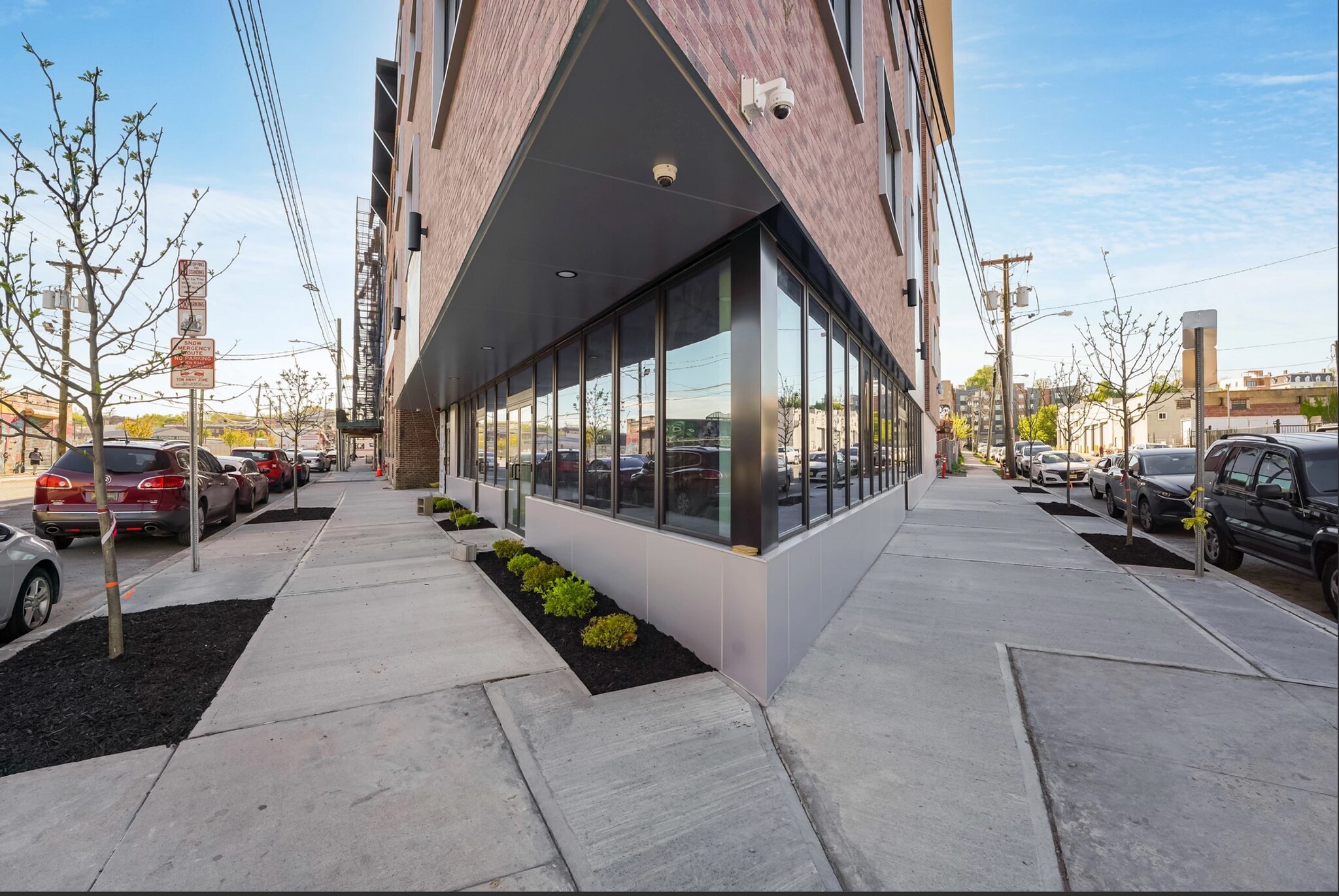 Building Photo - 658 Grand St