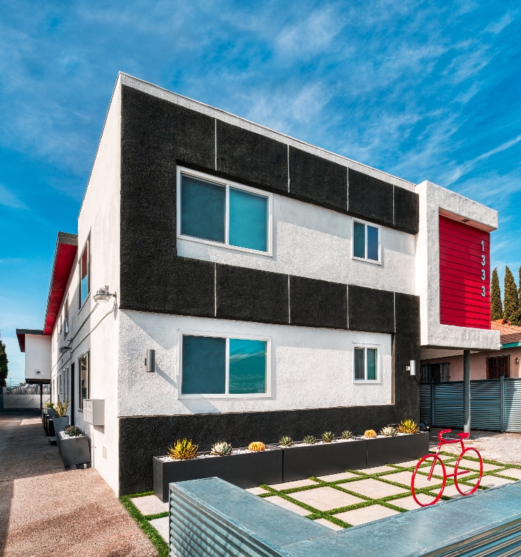 Building Photo - 1333 W 36th Pl