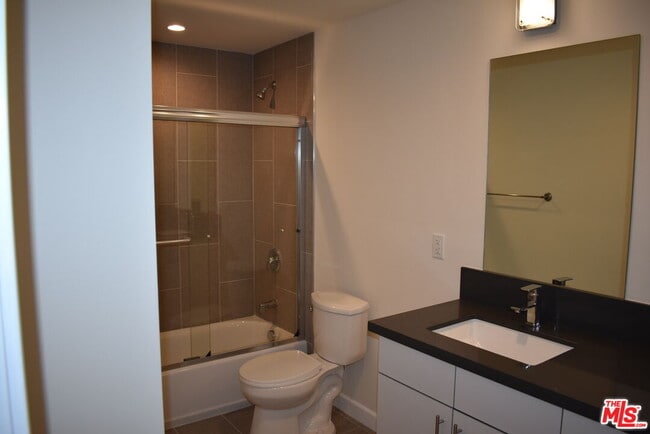 Building Photo - 4504 Colbath Ave