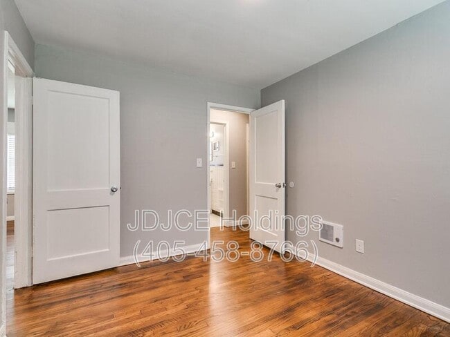 Building Photo - 422 Wilson Dr