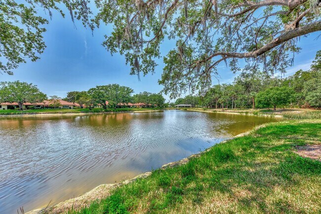 Building Photo - BEAUTIFUL 2 BEDROOM 2 BATHROOM + A DEN VILLA WITH GORGEOUS LAKE VIEWS!