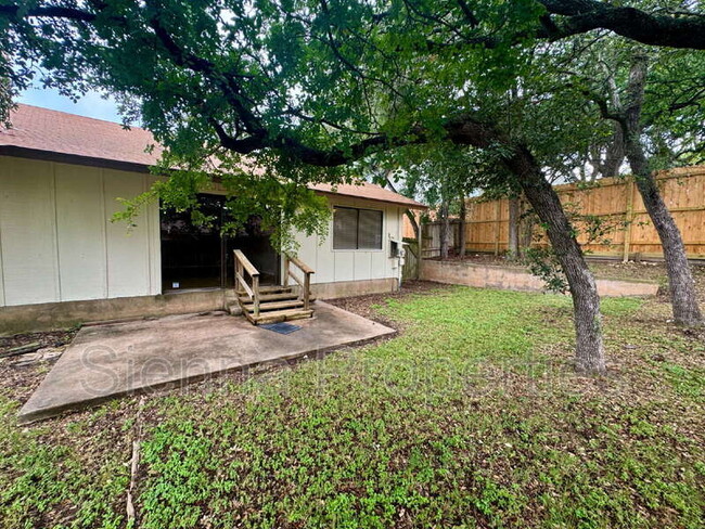 Building Photo - 2708 Charlesworth Dr
