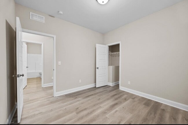 Building Photo - 1112 Andover Dr