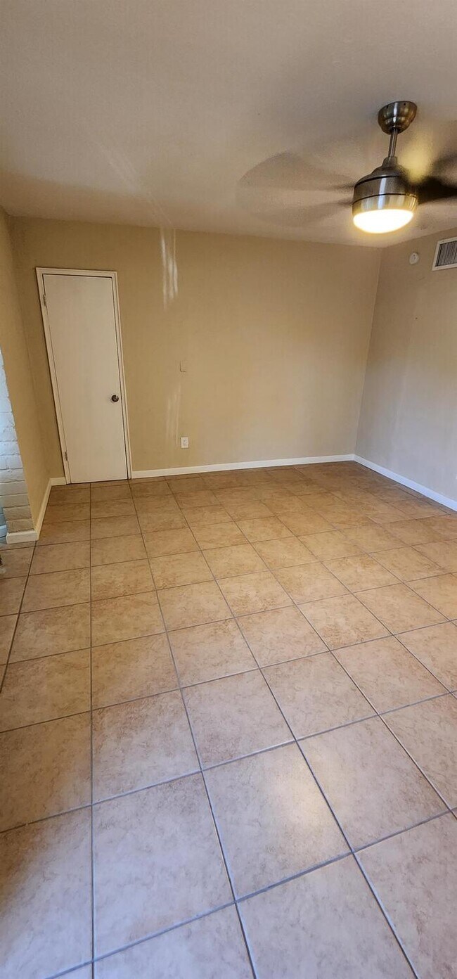 Building Photo - 2126 E Hidalgo Vista