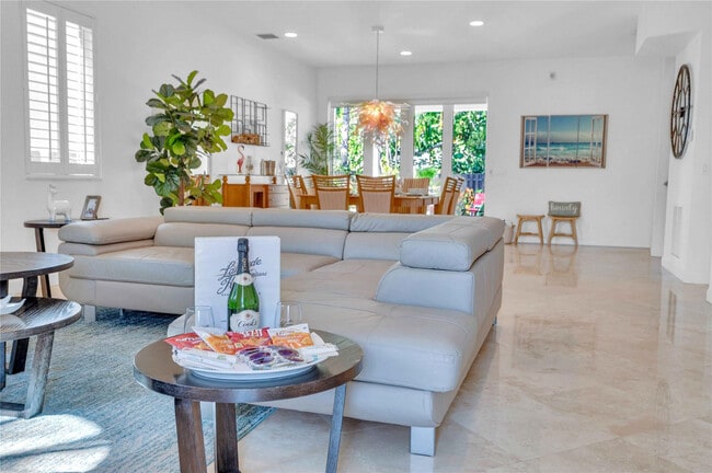 Building Photo - 3315 NE 17th St