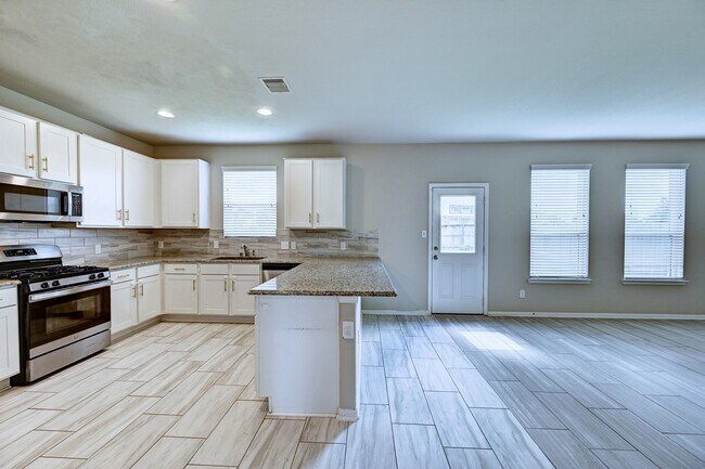 Building Photo - 3303 Owl Hollow Dr
