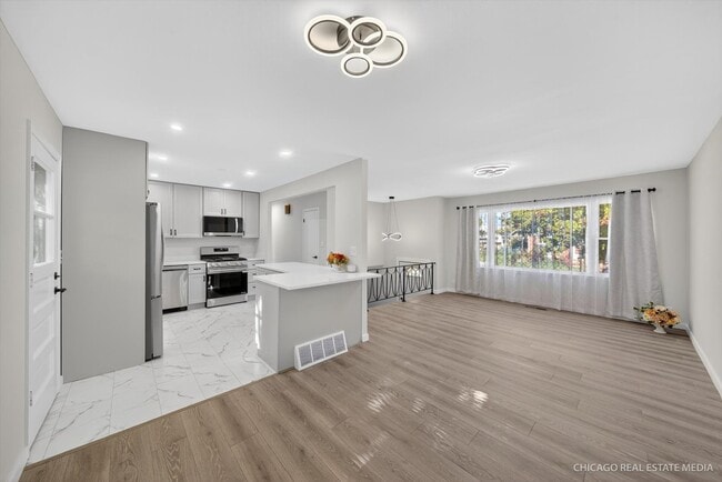 Building Photo - 2211 Birchwood Pkwy