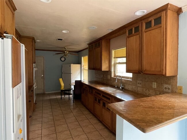 Building Photo - 8814 Birdwood Rd