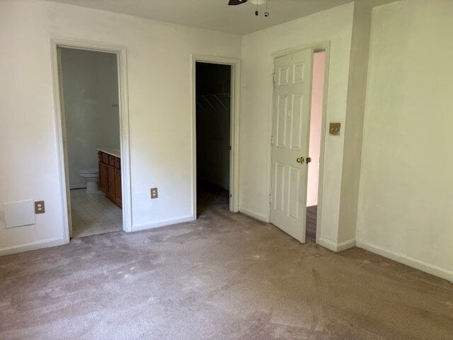 Building Photo - Charming townhouse on Metro bus line, shor...