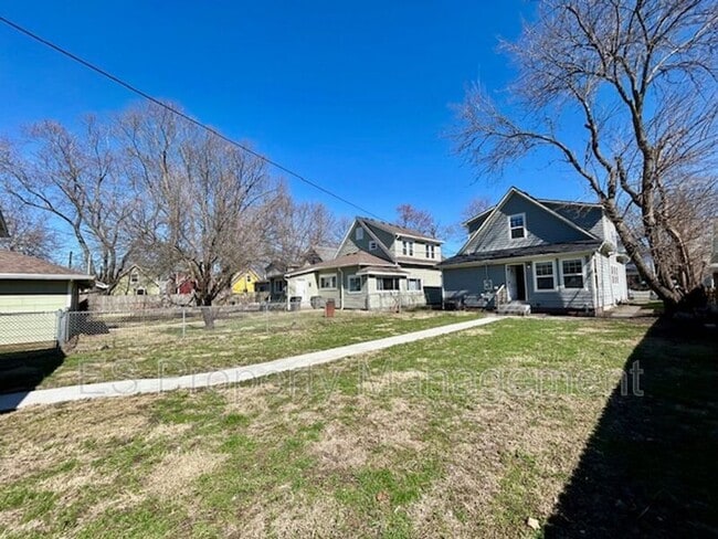 Building Photo - 838 N Temple Ave