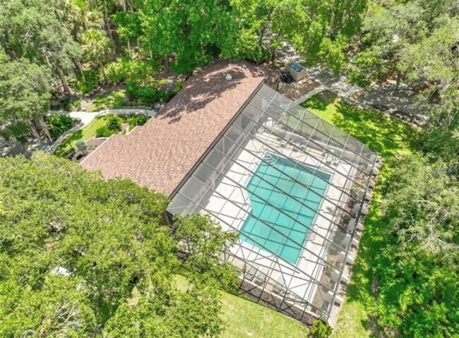 Building Photo - 8 Fairways Cir
