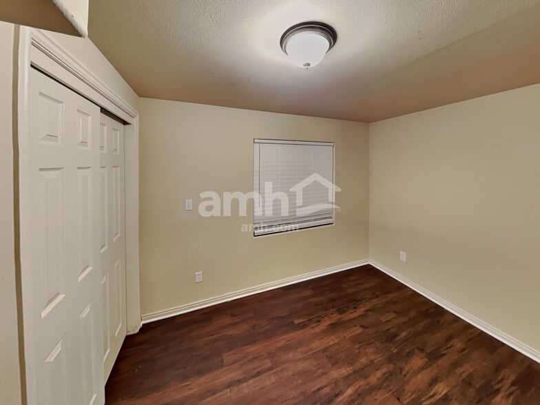 Building Photo - 105 W 1200 S