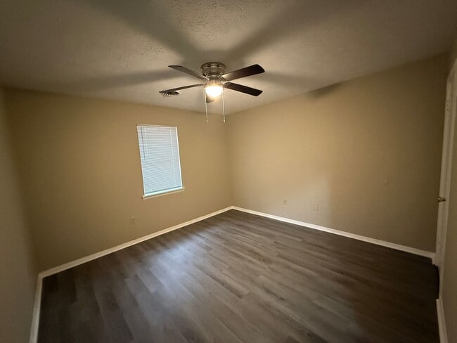 Building Photo - 1605/1607 Cedar Shoals Dr