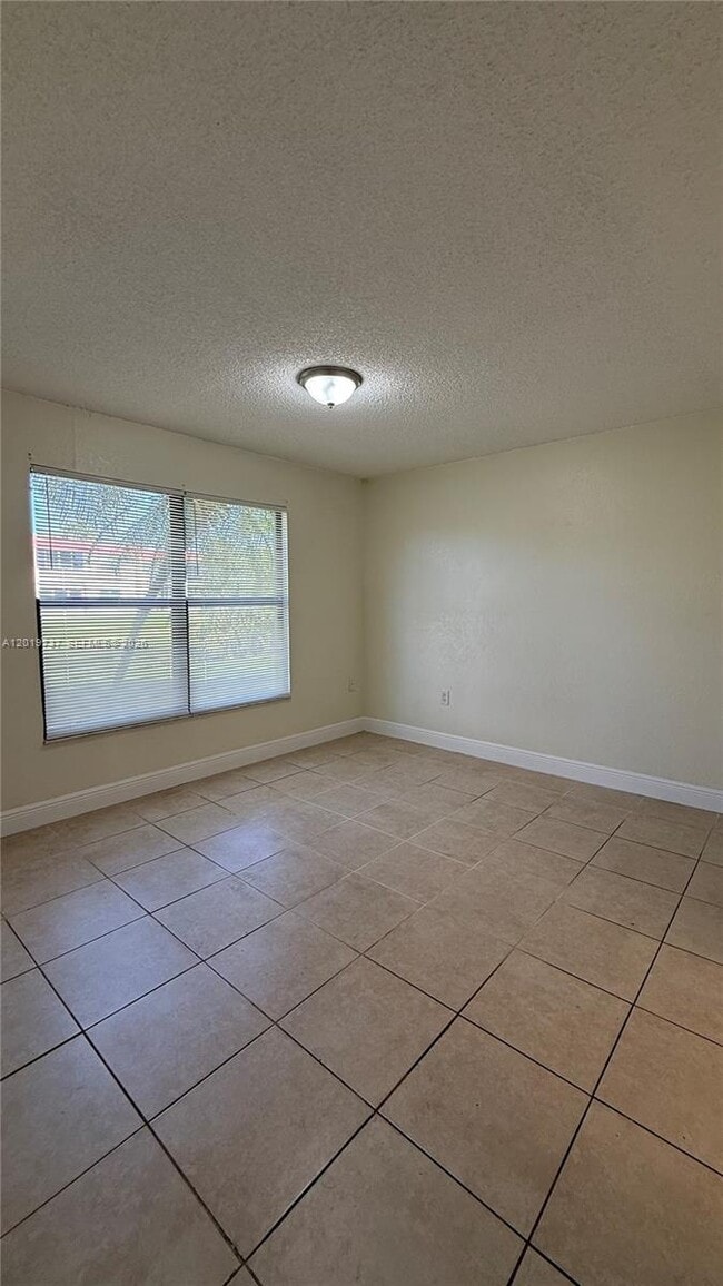 Building Photo - 1524 Lake Crystal Dr