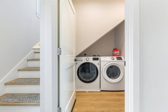 Building Photo - 9047 51st Ave NE