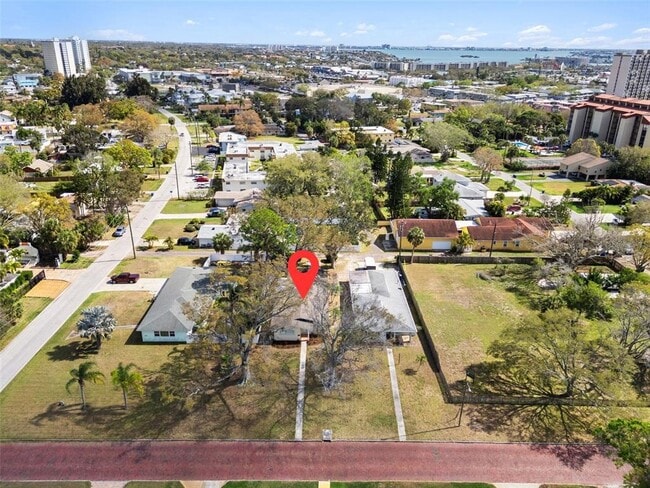 Building Photo - 662 Villa Grande Ave S